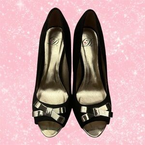 My Delicious Idol Black Metal Bow Peep Toe Pumps